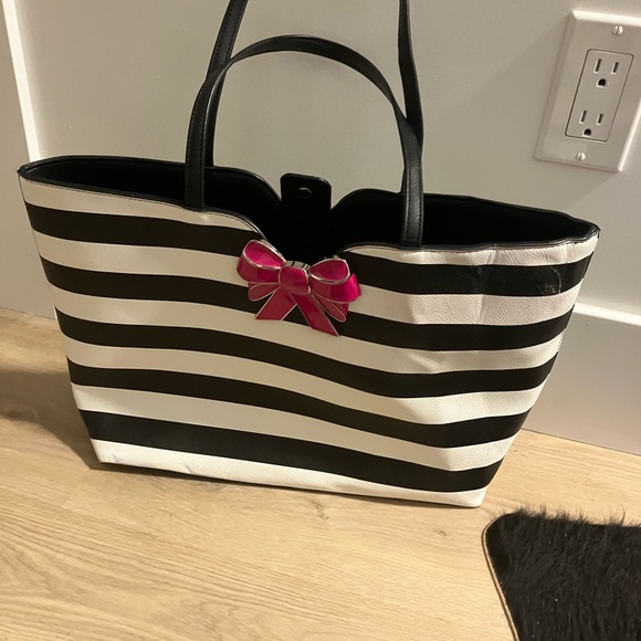 Betsey Johnson Handbags - Betsey Johnson Black and White Striped Tote Bag with Pink Bow